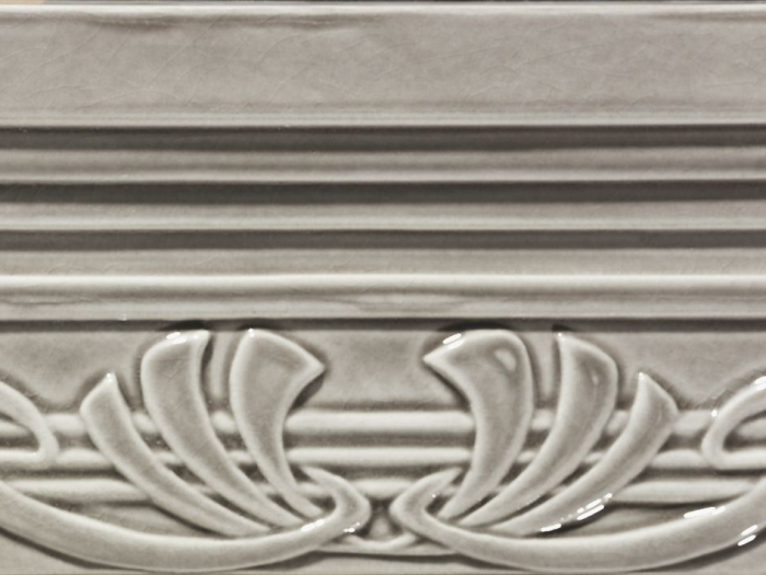 На изображении товар CERAMICHE GRAZIA Бордюр EPOQUE TERMINALE DECO 12X20  GREY CRAQUELE от официального представителя в Москве