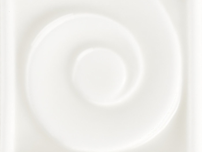 На изображении товар CERAMICHE GRAZIA Вставка ESSENZE ONDA TOZZETTO 5,5X5,5 BIANCO CRAQUELE от официального представителя в Москве