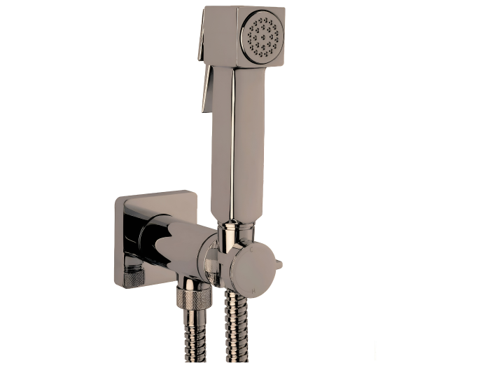 На изображении товар Гигиенический комплект Bossini Cube Brass Mixer Set : смеситель прогрессивный, душ, шланг 125 см, держатель с подключением, цвет никель шлифованный от официального представителя в Москве