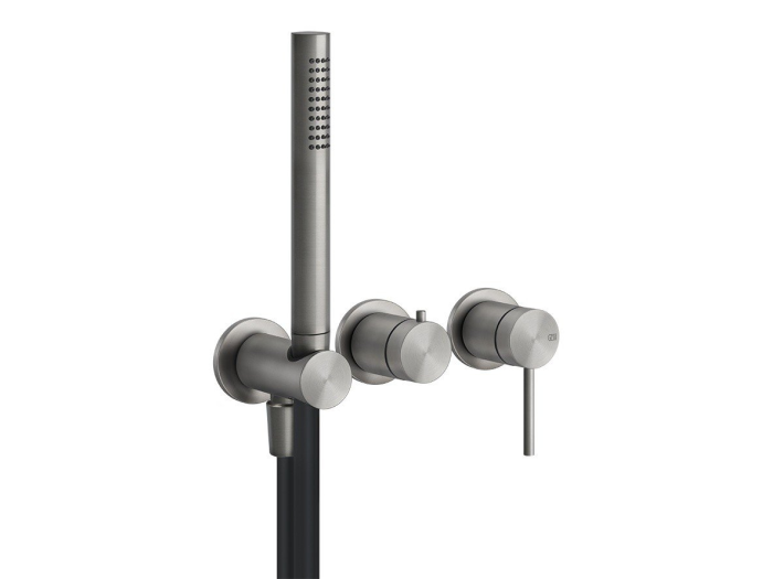 На изображении товар Cмеситель Gessi316, встраиваемый, с держателем душевой лейки, подводом воды, на 2 выхода с переключателем, внешние части, цвет Steel Brushed от официального представителя в Москве
