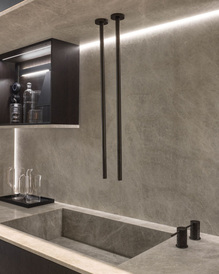 Излив для раковины Gessi316, потолочный, длина под заказ 150-1900 мм, для смесителя удаленного управления, цвет Black Metal Brushed PVD - изображение 1