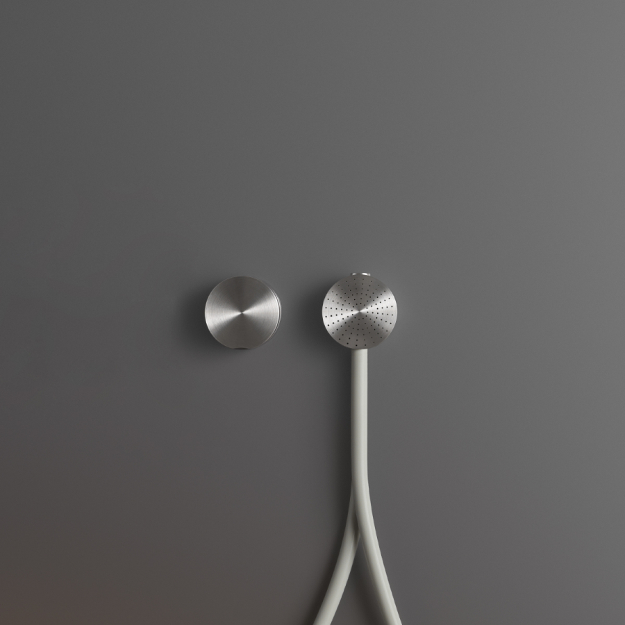 Смеситель для душа CeaDesign Giotto Plus, настенный, ручной душ Ø65 мм, шланг в цвете Silk Grey, внешняя часть, цвет сатинированная сталь - изображение 1