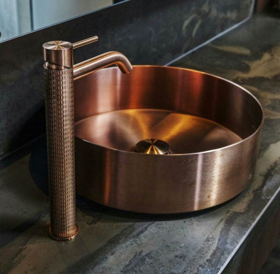 Смеситель для раковины Gessi316, высокий, с длинным изливом, без донного клапана, цвет Copper Brushed PVD - изображение 1