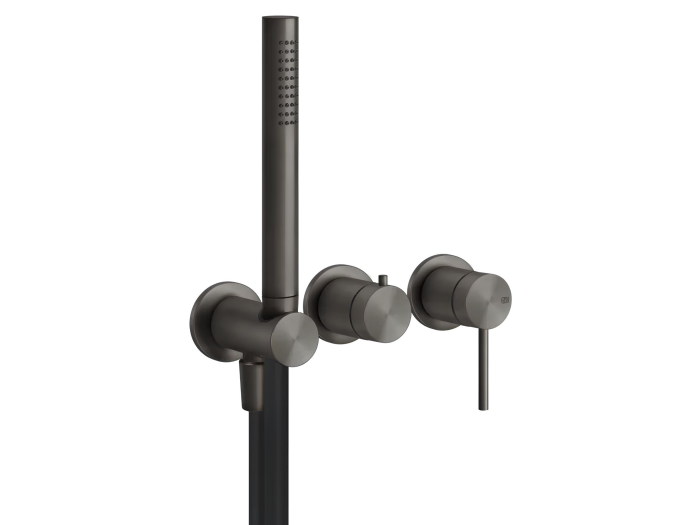 На изображении товар Cмеситель Gessi316, встраиваемый, с держателем душевой лейки, подводом воды, на 2 выхода с переключателем, внешние части, цвет Black Metal Brushed PVD от официального представителя в Москве