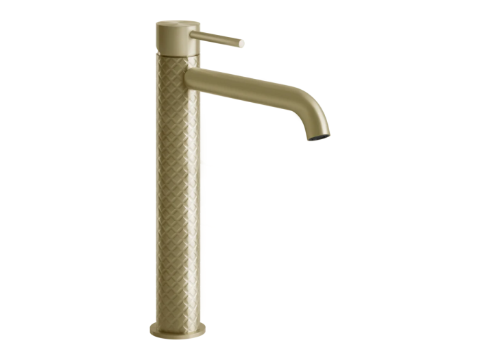 На изображении товар Смеситель для раковины Gessi316, высокий, с длинным изливом, без донного клапана, цвет Brass Brushed PVD от официального представителя в Москве