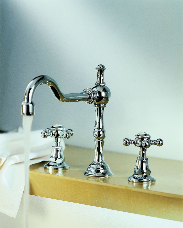 Смеситель для раковины THG 1900, на 3 отверстия, с поворотным изливом, с донным клапаном, цвет хром - изображение 1