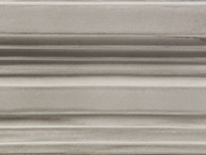 На изображении товар CERAMICHE GRAZIA Бордюр EPOQUE TERMINALE PITTI 12X20 GREY CRAQUELE от официального представителя в Москве