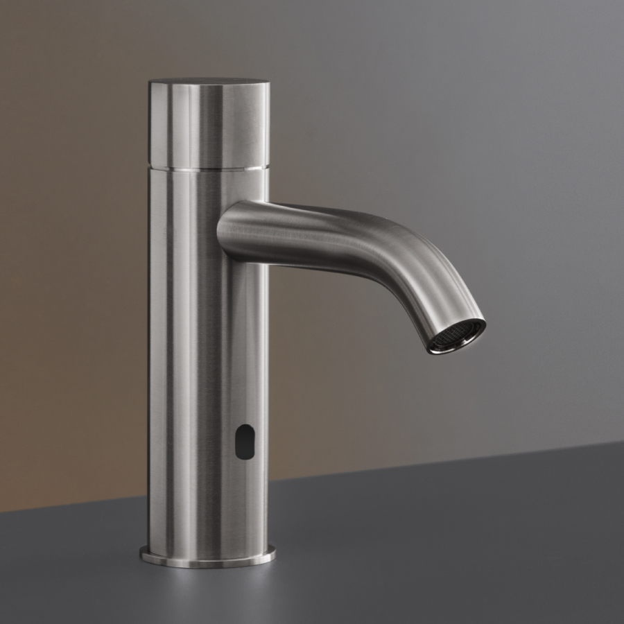 Смеситель для раковины CeaDesign Infrared Taps and Sensors, H. 160 мм, с инфракрасным датчиком присутствия, цвет сатинированная сталь - изображение 1