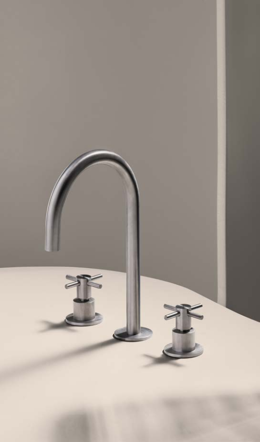 Смеситель для раковины Zucchetti Helm, двухвентильный, на 3 отверстия, аэратор, излив h285 мм, без донного клапана, гибкие шланги, цвет брашированная нержавеющая сталь - изображение 1