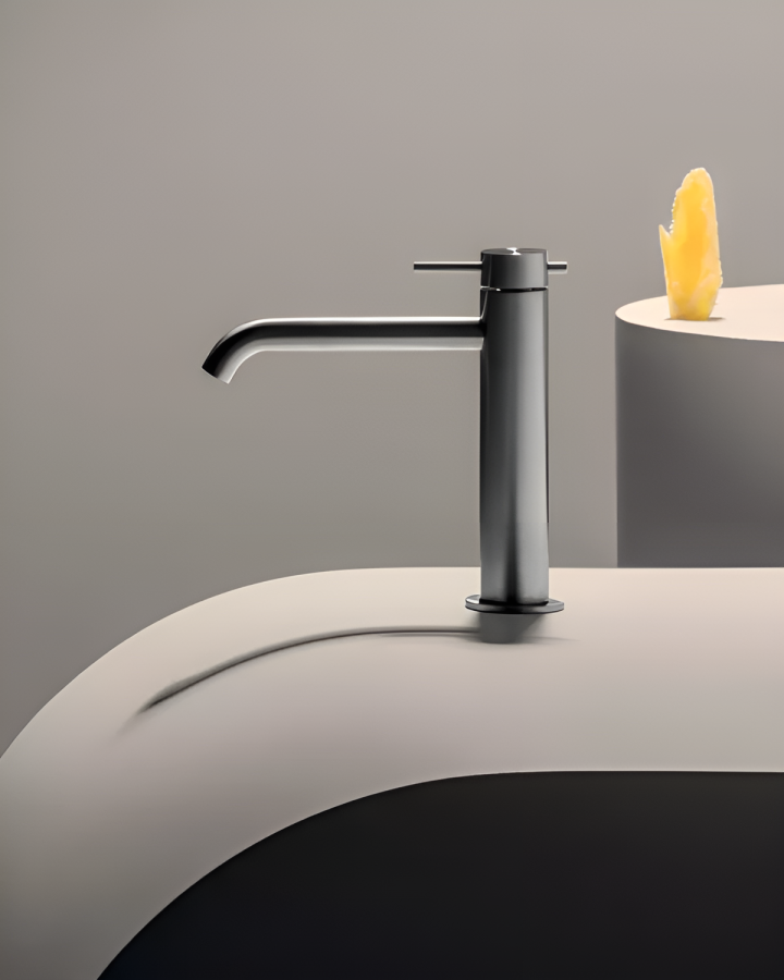 Смеситель для раковины Zucchetti Helm, однорычажный, цвет Brushed Total Black PVD - изображение 1