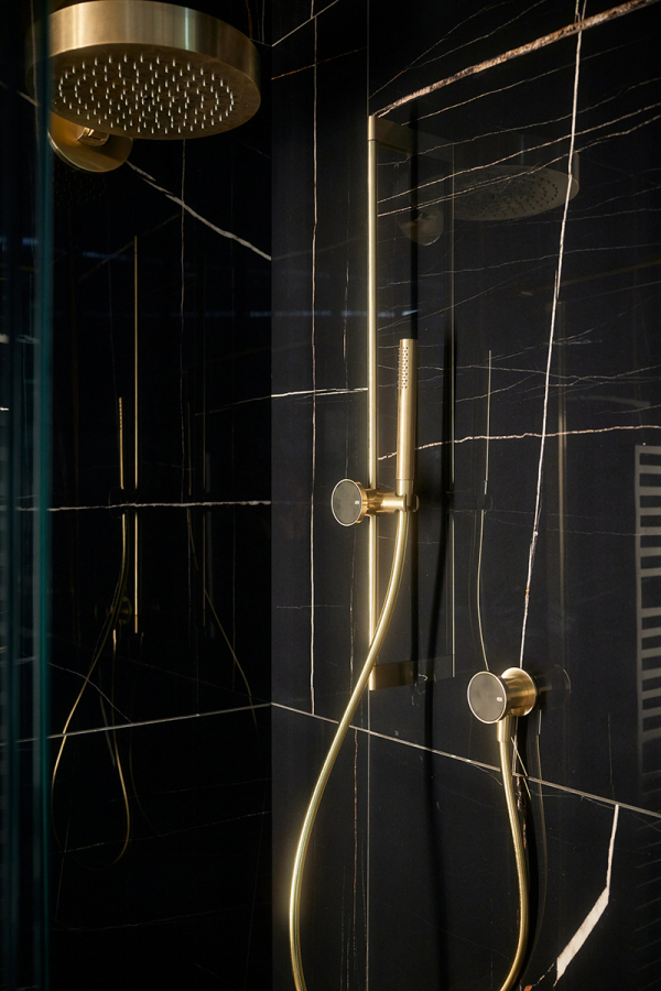 Душевой гарнитур Gessi Origini, штанга, душевая лейка, шланг, вывод воды, цвет Black Metal Brushed PVD - изображение 1