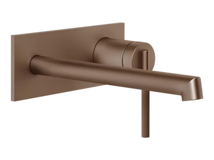 На изображении товар Смеситель для раковины Gessi Ingranaggio, настенный, с длинным изливом, без донного клапана, внешние части, цвет Copper Brushed PVD от официального представителя в Москве