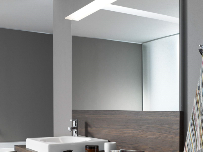 На изображении товар Зеркало Duravit Delos настенное, с подсветкой, 1800 х 860 мм, выключатель справа, цвет окантовки хром от официального представителя в Москве