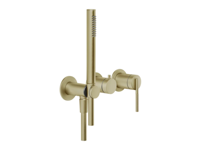 На изображении товар Смеситель для ванны Gessi Ingranaggio, настенный, на 2 потребителя, с ручным душем, встраиваемый, цвет Brushed Brass PVD от официального представителя в Москве