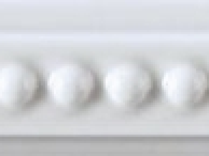 На изображении товар CERAMICHE GRAZIA Бордюр NEW CLASSIC DAISY 2X26 BIANCO от официального представителя в Москве