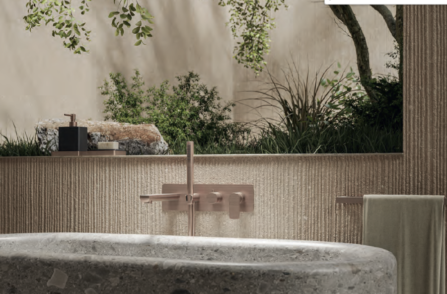 Смеситель для ванны Newform Haka, настенный, скрытого монтажа, излив, переключатель на 2 выхода, ручной душ, внешняя часть, цвет хром - изображение 1