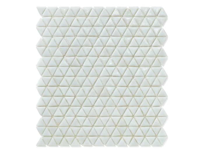 На изображении товар Sicis Смальтовая мозаика Trigono Mosaic Perla chips size 19x21 mm sheet-size 284x300 mm от официального представителя в Москве