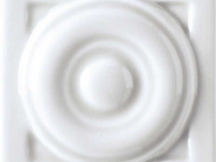 На изображении товар CERAMICHE GRAZIA Вставка NEW CLASSIC URBE TOZZETTO 6X6 BIANCO от официального представителя в Москве