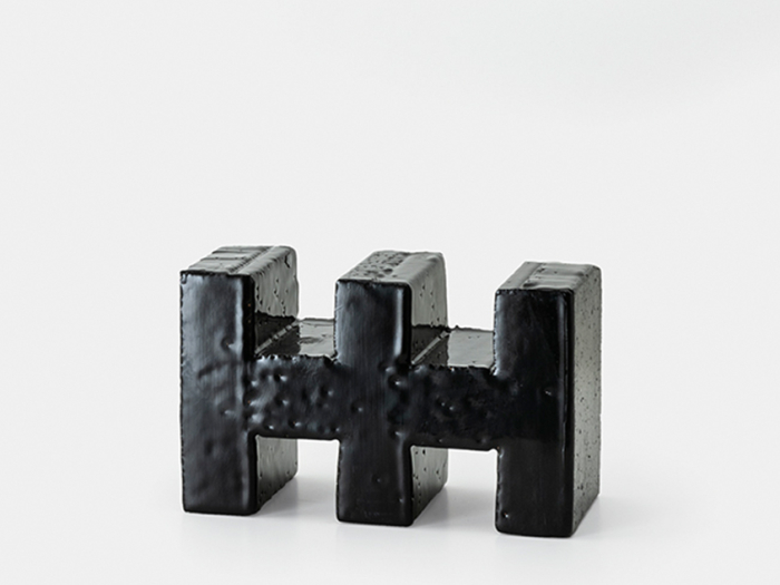 На изображении товар Mutina Керамика Brac Nero 21,7x13x10 от официального представителя в Москве