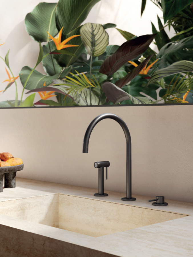 Cмеситель для кухни Newform N21, однорычажный, на 2 отверстия, поворотный излив, боковой выдвижной душ, шланги с внутренней резьбой, цвет PVD Brushed Pale gold - изображение 1