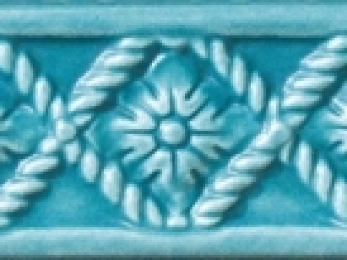 На изображении товар CERAMICHE GRAZIA Бордюр AMARCORD IGEA 5X20 DARK PAVONE MATT. от официального представителя в Москве