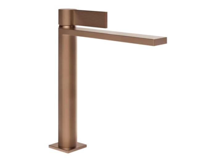 На изображении товар Смеситель для раковины Gessi Inverso, без донного клапана, с соединительными шлангами, Н-251 мм, цвет Copper Brushed PVD от официального представителя в Москве