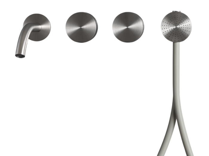 На изображении товар Смеситель для ванны CeaDesign Giotto Plus, настенный, излив, ручной душ Ø 65 мм, шланг в цвете Silk Grey, внешняя часть, цвет сатинированная сталь от официального представителя в Москве