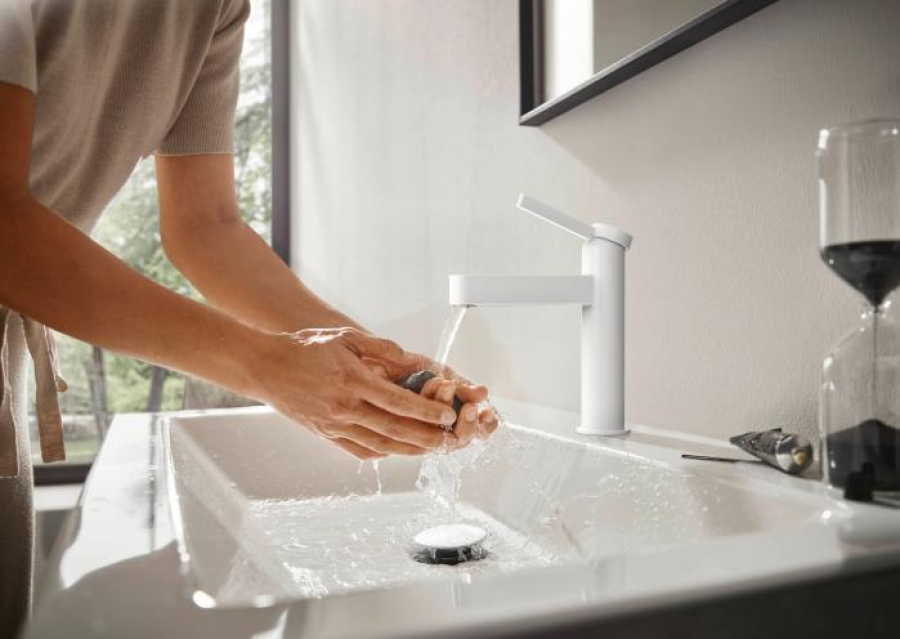 Смеситель для раковины Hansgrohe Finoris, однорычажный, со сливным клапаном Push‑Open, цвет матовый белый - изображение 1