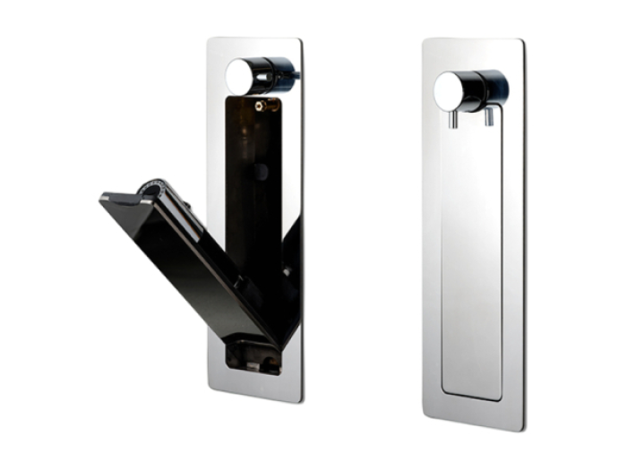 На изображении товар Гидроёршик для унитаза Newform Delta Zero, встраиваемый бокс с панелью, холодная вода, внешняя часть, цвет хром от официального представителя в Москве