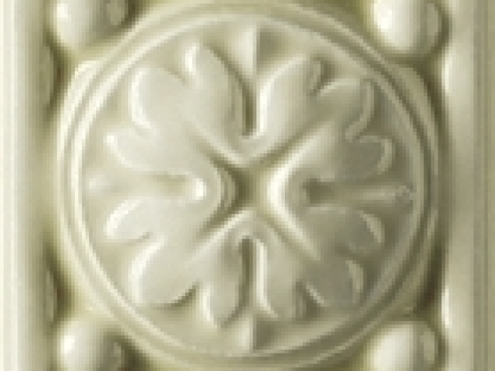 На изображении товар CERAMICHE GRAZIA Вставка ESSENZE VOLUTA TOZZETTO 6X6 FELCE CRAQUELE от официального представителя в Москве