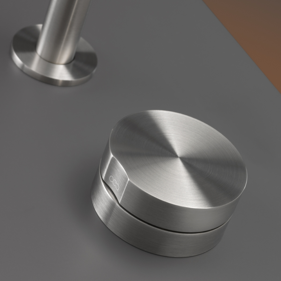 Смеситель для раковины CeaDesign Giotto Plus, на 2 отверстия, H-235 мм, поворотный излив, сталь, цвет сатинированная бронза - изображение 2