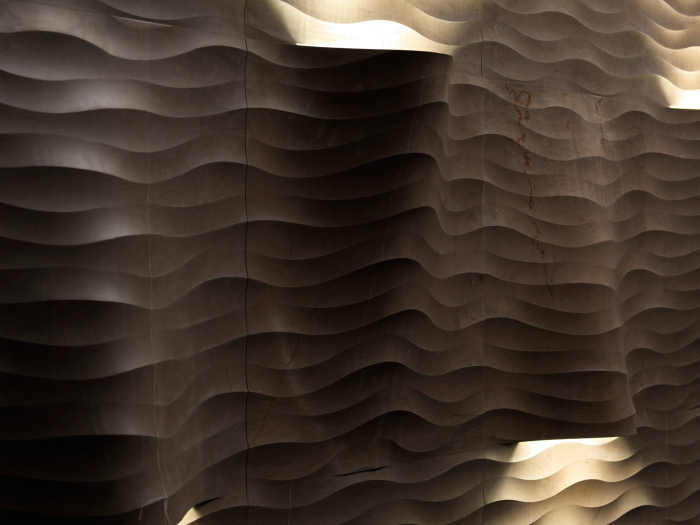 На изображении товар Lithos design Камень со световым элементом Marble Wall Coverings Pietre Incise Wavy Fondo Coni Luce 60x60x14 от официального представителя в Москве