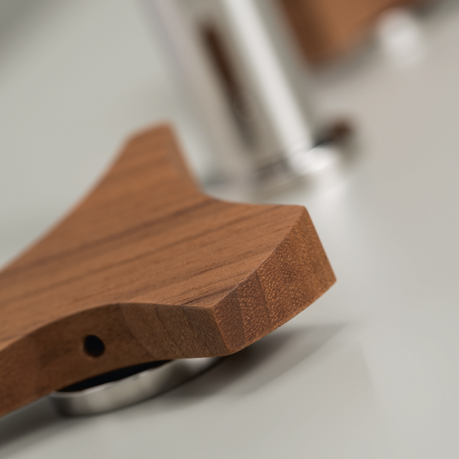 Смеситель для раковины CeaDesign Ziqq, на 3 отверстия, поворотный излив, ручка Canaletto Walnut, сталь, цвет сатинированная сталь - изображение 2