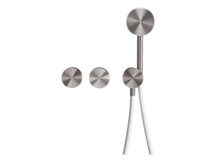 На изображении товар Смеситель для ванны CeaDesign Opus, настенный, прогрессивный, на 3 отверстия, ручной душ Ø 80 мм, шланг в цвете White, внешняя часть, сталь, цвет сатинированная сталь от официального представителя в Москве