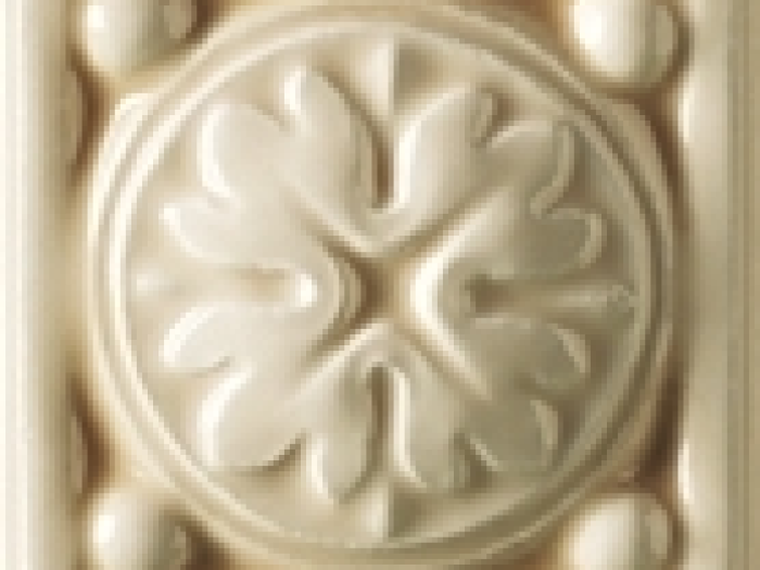 На изображении товар CERAMICHE GRAZIA  Вставка ESSENZE VOLUTA TOZZETTO 6X6 GELSOMINO от официального представителя в Москве