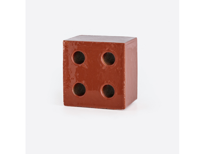 На изображении товар Mutina Керамогранит Bloc Glossy Red 13x13x10 от официального представителя в Москве