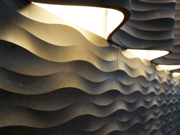 На изображении товар Lithos design Камень со световым элементом Marble Wall Coverings Pietre Incise Wavy Fondo Curve Luce 60x60x14 от официального представителя в Москве