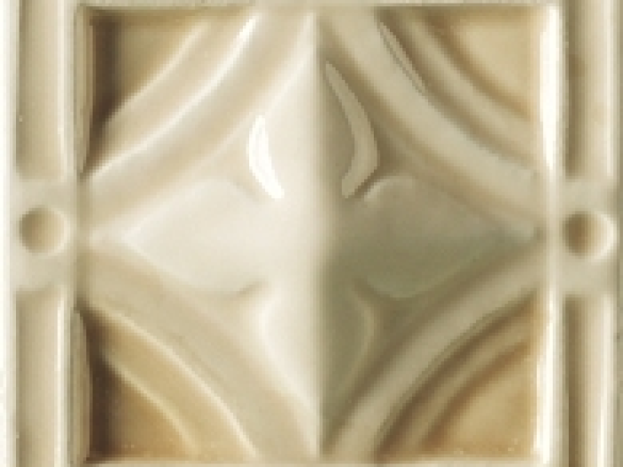 На изображении товар CERAMICHE GRAZIA Вставка ESSENZE NEOCLASSICO TOZZETTO 6X6 GELSOMINO от официального представителя в Москве