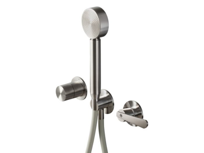 На изображении товар Термостат CeaDesign Lutezia Plus, настенный, на 3 отверстия, ручной душ Ø 70 мм, шланг в стальной оплётке, внешняя часть, цвет сатинированная сталь от официального представителя в Москве