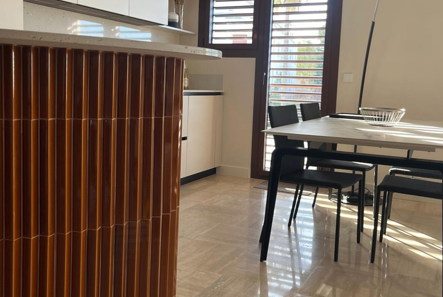 Etruria Керамическая плитка TOWER 3.8X30 Prisma Milk Matt Montato Su Rete 20X30 - изображение 3