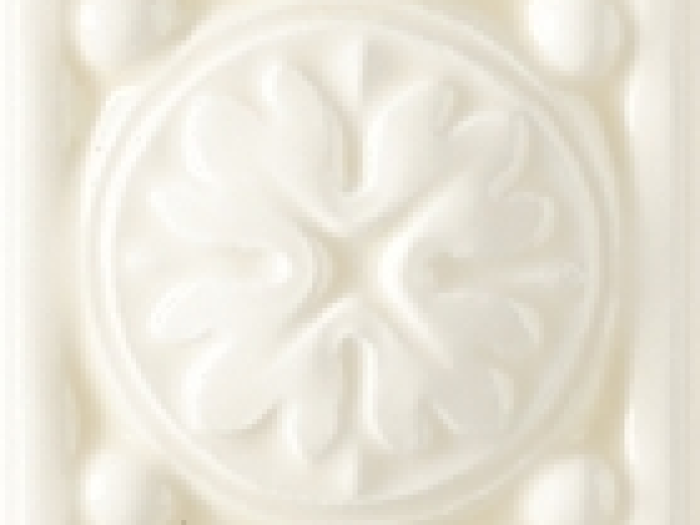 На изображении товар CERAMICHE GRAZIA Вставка ESSENZE VOLUTA TOZZETTO 6X6 MAGNOLIA от официального представителя в Москве