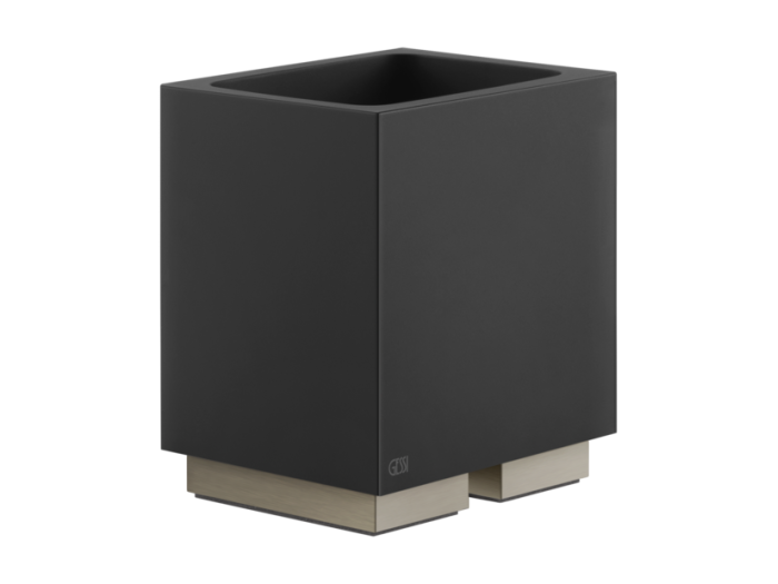 На изображении товар Стакан настольный Gessi Rettangolo, цвет Black/Finox Brushed Nickel от официального представителя в Москве