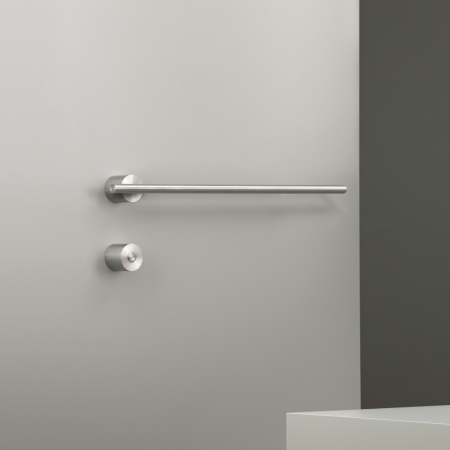 Полотенцесушитель CEA Design Equilibrio, электрический, настенный, 1хL-580 мм, кнопка вкл., сталь, цвет сатинированное светлое золото - изображение 2