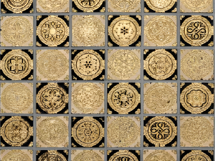 На изображении товар Akros Venezia Камень Decorative Art I Mosaici Aquileia Travertino Classico Gold Nero Marquinia Gold 30,5x30,5x1 от официального представителя в Москве